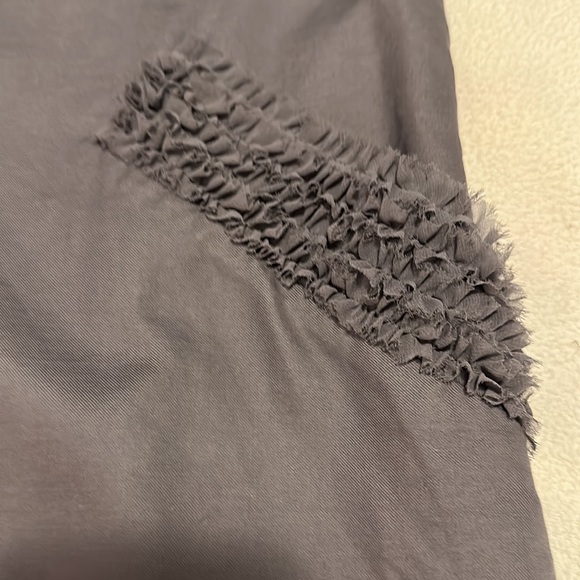 EUC gray sleeveless delicate frilly neckline & pockets Loft dress size 12 - Picture 6 of 9